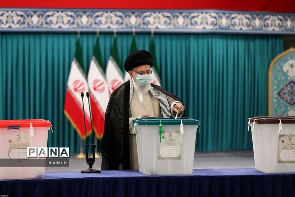 حضور رهبر معظم انقلاب  در سیزدهمین دوره انتخابات ریاست جمهوری
