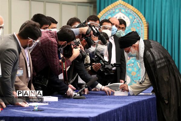 حضور رهبر معظم انقلاب  در سیزدهمین دوره انتخابات ریاست جمهوری