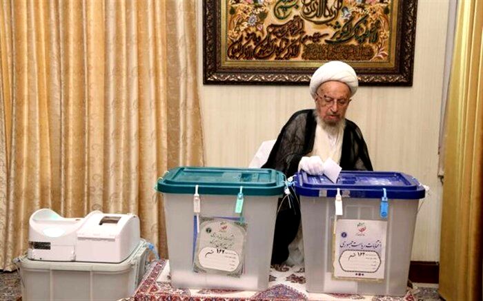 مکارم شیرازی: مردم به دور از سلایق و جناح‌بندی به افراد اصلح رأی دهند