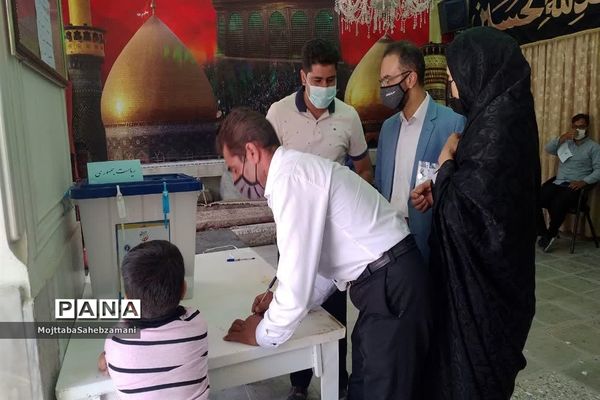 حضور  پرشور مردم در پای صندوق های رای شهرستان کاشمر