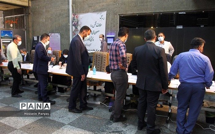 پیگیری گزارش‌های دریافتی از ناظرین شعب و گزارش‌های مردمی در ستاد نظارت بر انتخابات