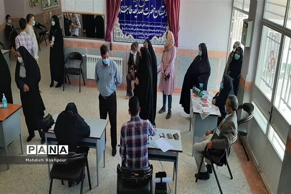 حضور پرشور مردم قاینات پای صندوق های رأی در انتخابات 1400