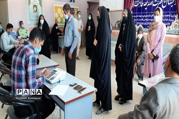 حضور پرشور مردم قاینات پای صندوق های رأی در انتخابات 1400