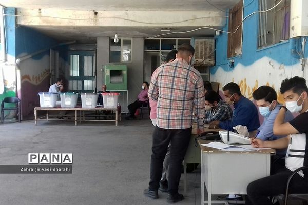 حضور مردم خاورشهر در پای صندوق‌های رای