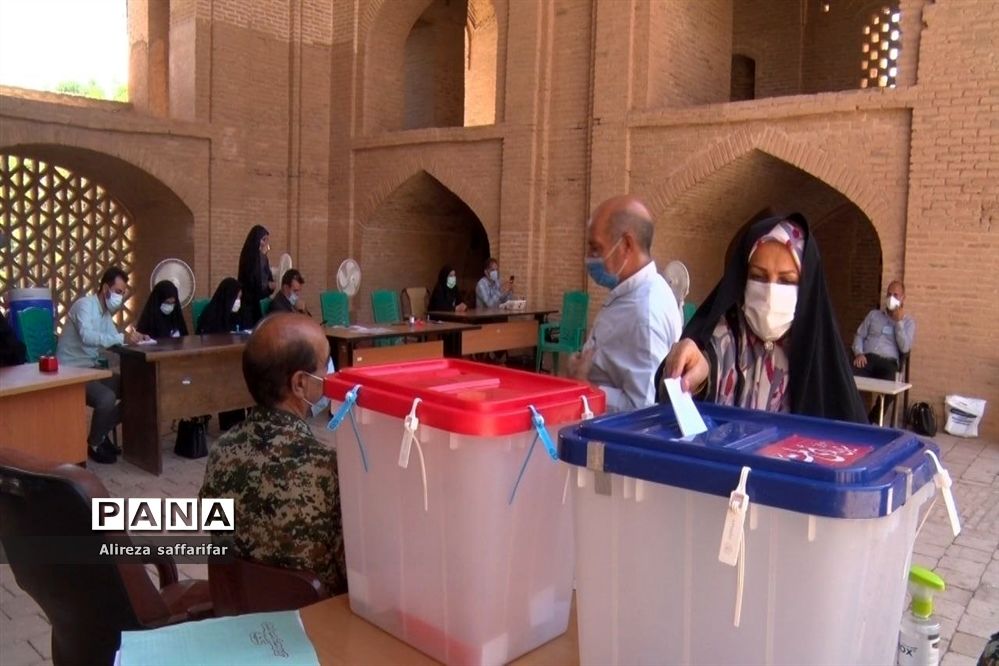 حضور حماسه ساز مردم اردستان در انتخابات۱۴۰۰