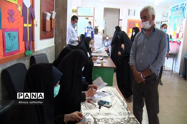 حضور حماسه ساز مردم اردستان در انتخابات۱۴۰۰