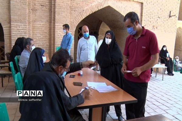 حضور حماسه ساز مردم اردستان در انتخابات۱۴۰۰