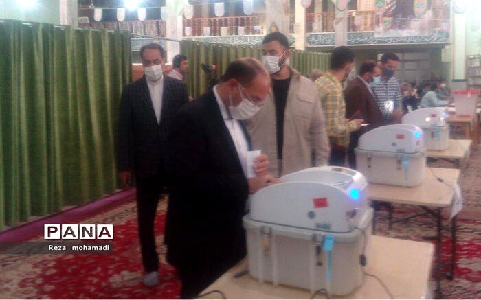 حضور با شکوه مردم شهرستان بجنورد در پای صندوق های رای