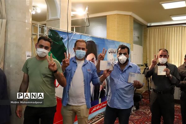 حماسه حضور مردم تبریز در انتخابات 1400