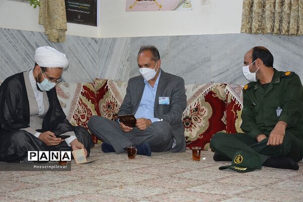 بازدید فرماندار و امام جماعت شهرستان خوسف از شعبه‌های اخذ رای شهرستان خوسف استان خراسان جنوبی