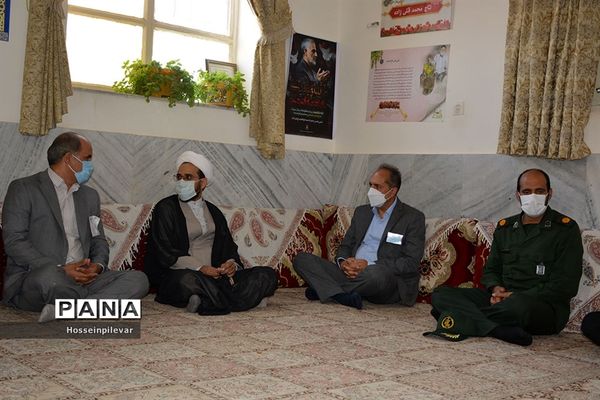 بازدید فرماندار و امام جماعت شهرستان خوسف از شعبه‌های اخذ رای شهرستان خوسف استان خراسان جنوبی