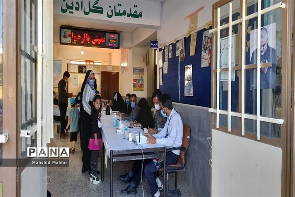 حضور حماسه ساز مردم سرایان در پای صندوق های رأی