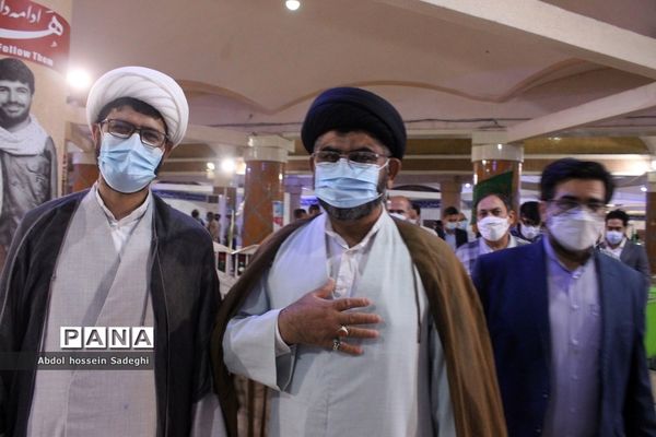 غبارروبی گلزار شهدای بوشهر