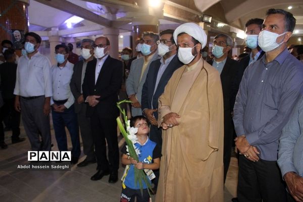 غبارروبی گلزار شهدای بوشهر