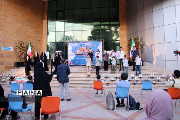 کاروان شادی با هدف شور انتخاباتی رای اولی‌ها