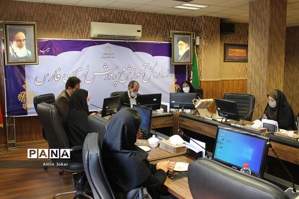 تقدیر از دانش‌آموزان نمونه در فعالیت‌های دانش‌آموزی در دهه کرامت توسط مدیرکل آموزش و پرورش فارس