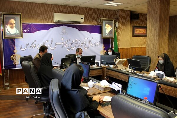 تقدیر از دانش‌آموزان نمونه در فعالیت‌های دانش‌آموزی در دهه کرامت توسط مدیرکل آموزش و پرورش فارس