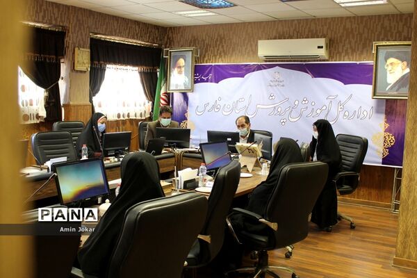 تقدیر از دانش‌آموزان نمونه در فعالیت‌های دانش‌آموزی در دهه کرامت توسط مدیرکل آموزش و پرورش فارس