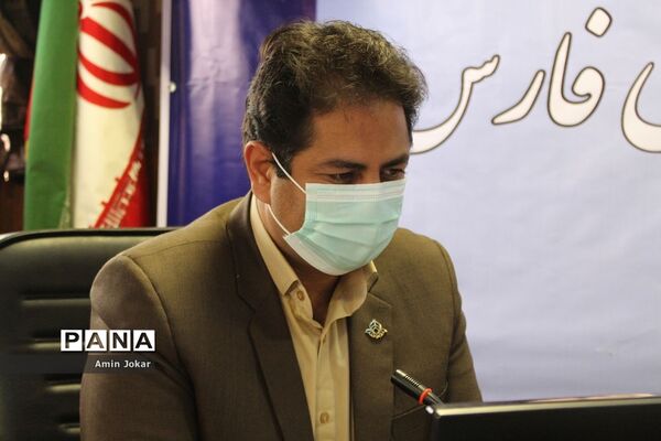 تقدیر از دانش‌آموزان نمونه در فعالیت‌های دانش‌آموزی در دهه کرامت توسط مدیرکل آموزش و پرورش فارس