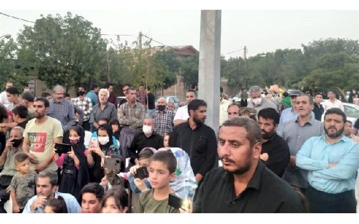 استقبال دانش آموزان باقرآباد قم از کاروان زیر سایه خورشید+ تصاویر