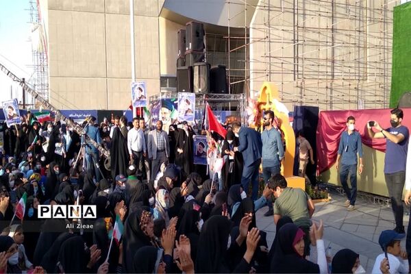 جشن مردم مشهد برای پیروزی رئیس جمهوری منتخب