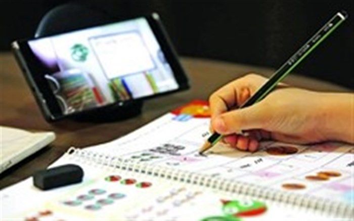 اهدای بیش از ۵۰۰ تبلت به همت زوج فرهنگی شاغل در آموزش و پرورش استثنایی