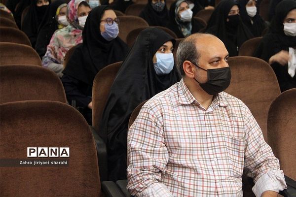 دومین روز تجلیل از دانش‌آموزان برگزیده مسابقات فرهنگی‌هنری در ناحیه یک شهرری