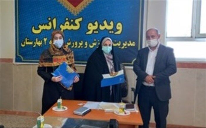 تقدیراز سرگروه آموزشی درس تفکر و سرگروه کیفیت بخشی فعالیت‌های پرورشی در ناحیه دو بهارستان