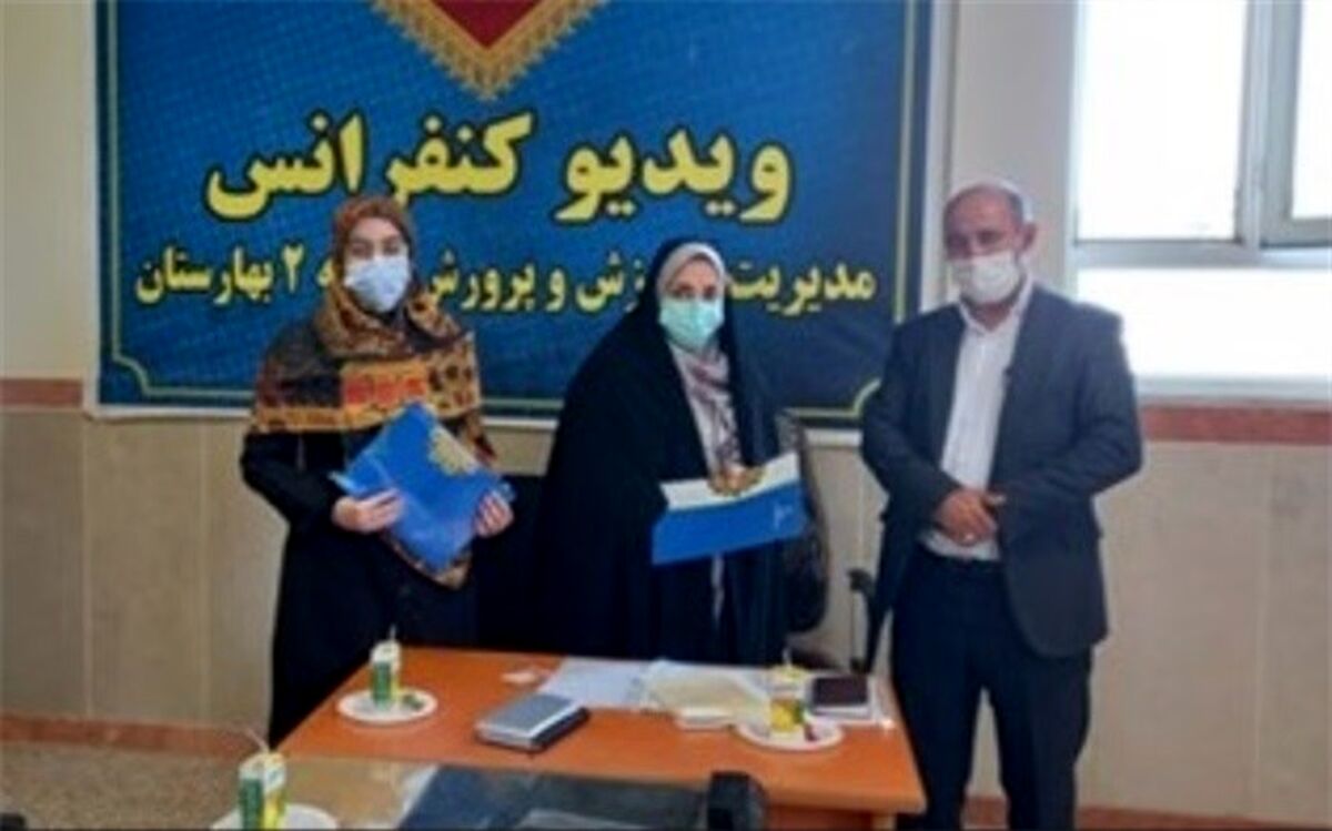 تقدیراز سرگروه آموزشی درس تفکر و سرگروه کیفیت بخشی فعالیت‌های پرورشی در ناحیه دو بهارستان