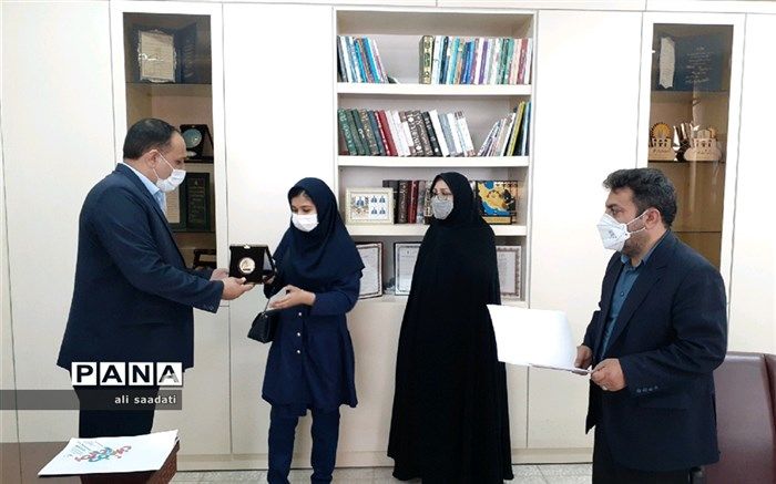 تجلیل از دانش‌آموز کلاتی حائز رتبه برتر کشوری در جشنواره فرهنگی‌هنری دختران امروز