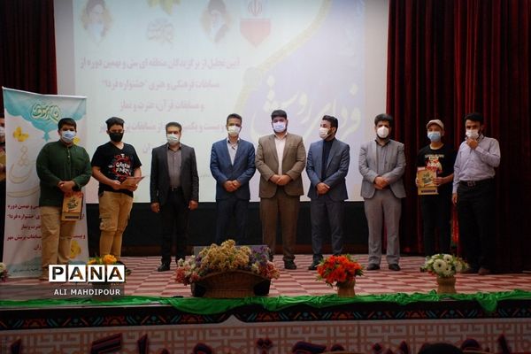 تجلیل از دانش‌آموزان پسر برگزیده مسابقات فرهنگی‌هنری در ناحیه یک شهرری