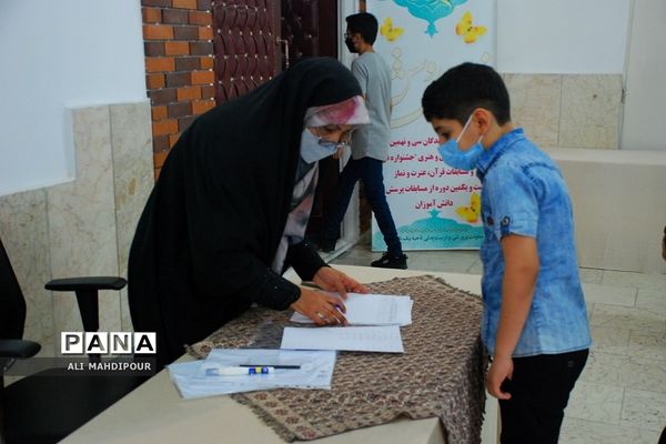 تجلیل از دانش‌آموزان پسر برگزیده مسابقات فرهنگی‌هنری در ناحیه یک شهرری