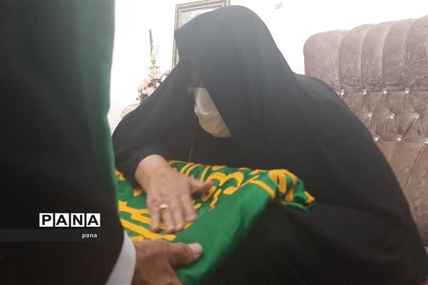 حضور خادمان و حاملان پرچم متبرک امام رضا(ع) در شهرستان میانه