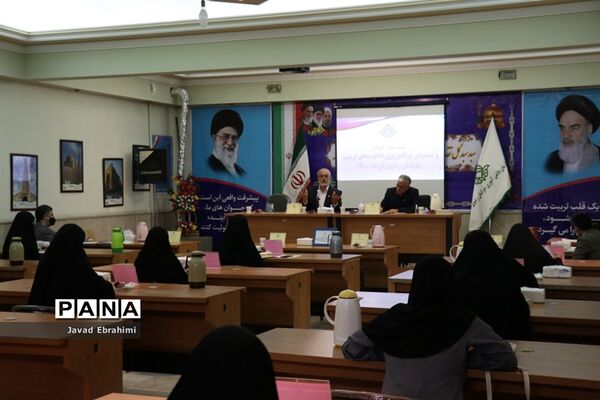 نشست نمایندگان تشکل‌های سازمان دانش‌آموزی با معاون پرورشی و فرهنگی آموزش و پرورش خراسان رضوی