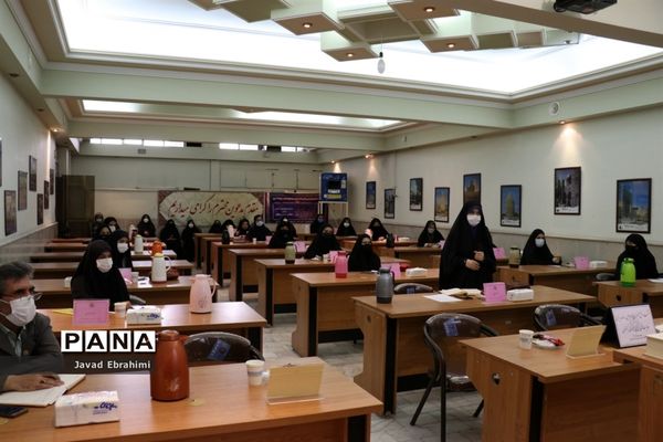 نشست نمایندگان تشکل‌های سازمان دانش‌آموزی با معاون پرورشی و فرهنگی آموزش و پرورش خراسان رضوی