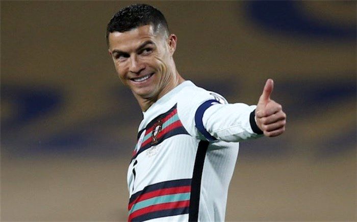 کریستیانو رونالدو: علی دایی قهرمان است و همیشه قهرمان می‌ماند