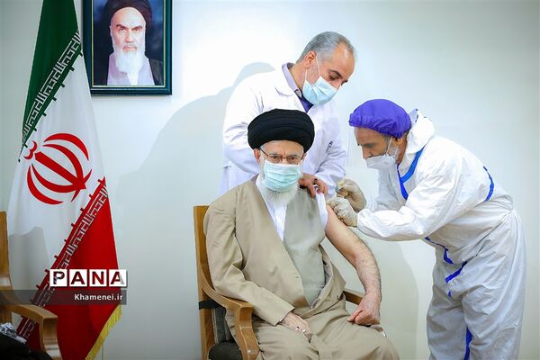 رهبر معظم انقلاب اسلامی دُز اول واکسن کوو ایران برکت را دریافت کردند