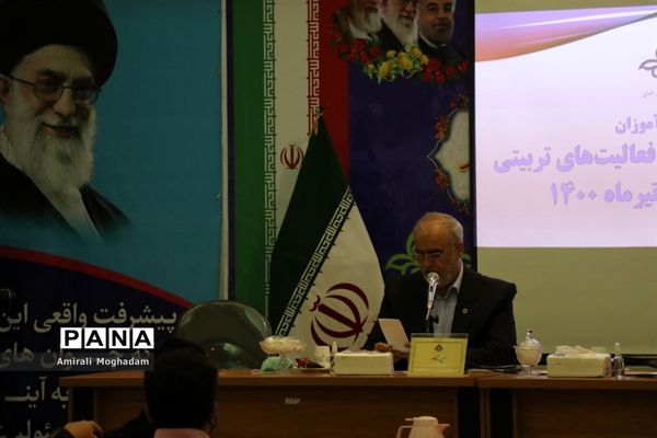 نشست نمایندگان پسر تشکل‌های سازمان دانش‌آموزی با معاون پرورشی و فرهنگی آموزش و پرورش خراسان رضوی