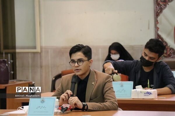 نشست نمایندگان پسر تشکل‌های سازمان دانش‌آموزی با معاون پرورشی و فرهنگی آموزش و پرورش خراسان رضوی