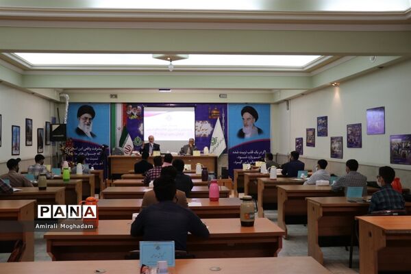 نشست نمایندگان پسر تشکل‌های سازمان دانش‌آموزی با معاون پرورشی و فرهنگی آموزش و پرورش خراسان رضوی