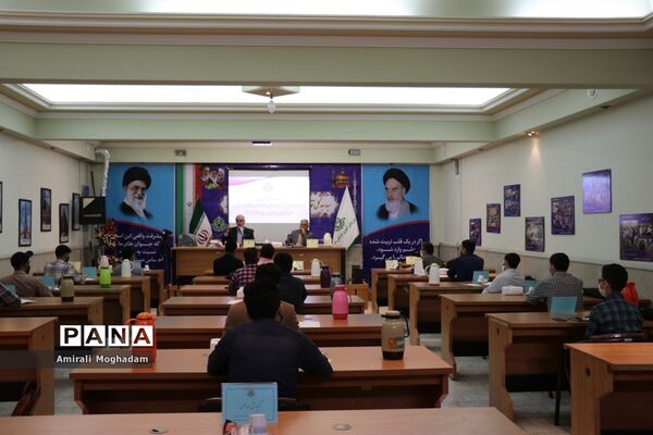 نشست نمایندگان پسر تشکل‌های سازمان دانش‌آموزی با معاون پرورشی و فرهنگی آموزش و پرورش خراسان رضوی