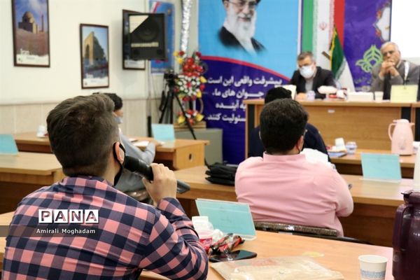 نشست نمایندگان پسر تشکل‌های سازمان دانش‌آموزی با معاون پرورشی و فرهنگی آموزش و پرورش خراسان رضوی