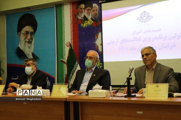 نشست نمایندگان پسر تشکل‌های سازمان دانش‌آموزی با معاون پرورشی و فرهنگی آموزش و پرورش خراسان رضوی