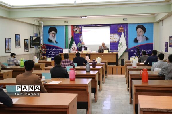 نشست نمایندگان پسر تشکل‌های سازمان دانش‌آموزی با معاون پرورشی و فرهنگی آموزش و پرورش خراسان رضوی