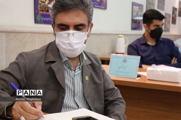 نشست نمایندگان پسر تشکل‌های سازمان دانش‌آموزی با معاون پرورشی و فرهنگی آموزش و پرورش خراسان رضوی