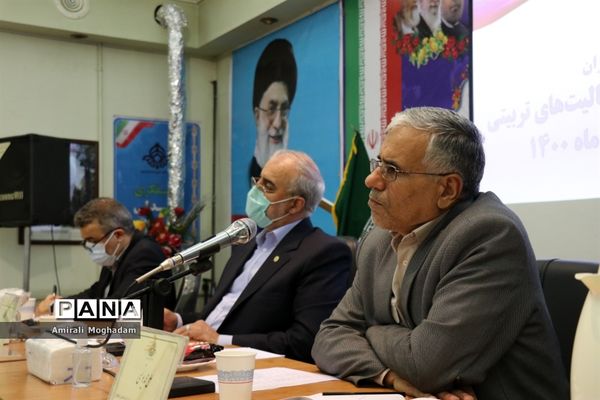 نشست نمایندگان پسر تشکل‌های سازمان دانش‌آموزی با معاون پرورشی و فرهنگی آموزش و پرورش خراسان رضوی