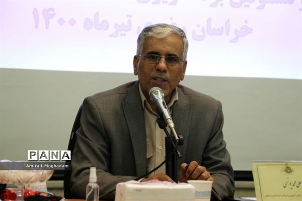 نشست نمایندگان پسر تشکل‌های سازمان دانش‌آموزی با معاون پرورشی و فرهنگی آموزش و پرورش خراسان رضوی