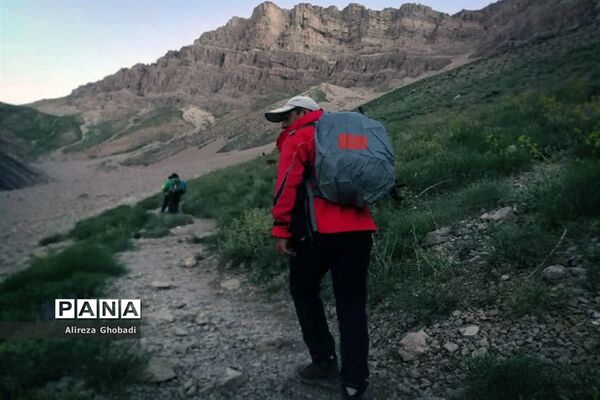 صعود گروه کوهنوردى فرهنگیان اداره کل آموزش و پرورش فارس به قلل حوض دال و سیچانى