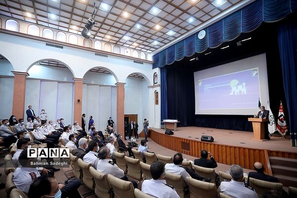 مراسم تقدیر از آتش نشانان حریق پالایشگاه تهران
