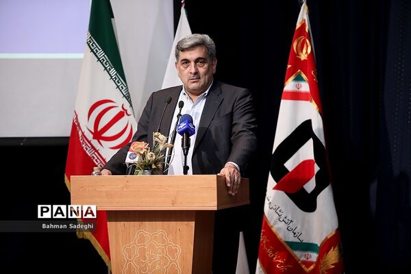 مراسم تقدیر از آتش نشانان حریق پالایشگاه تهران